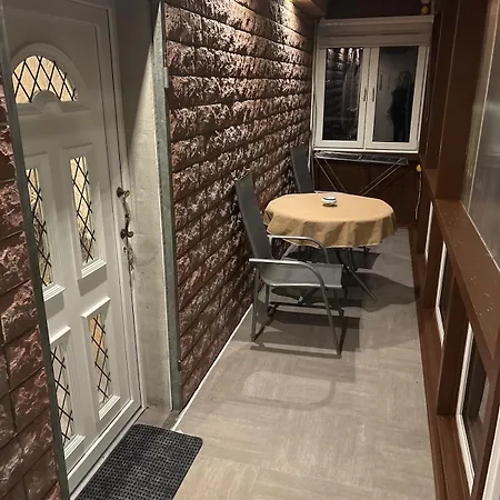 Location アパート リュッセルスハイム